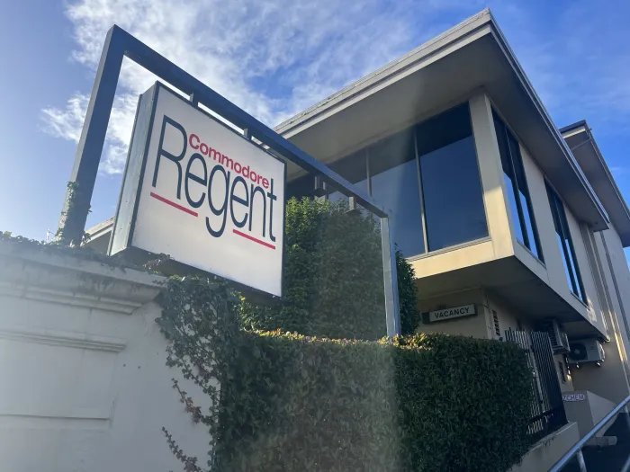 Commodoreregent_NH_23_06_001