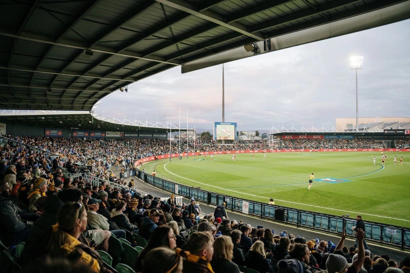 760036 spectators at utas stadium web 1920px jpg or png or webp file
