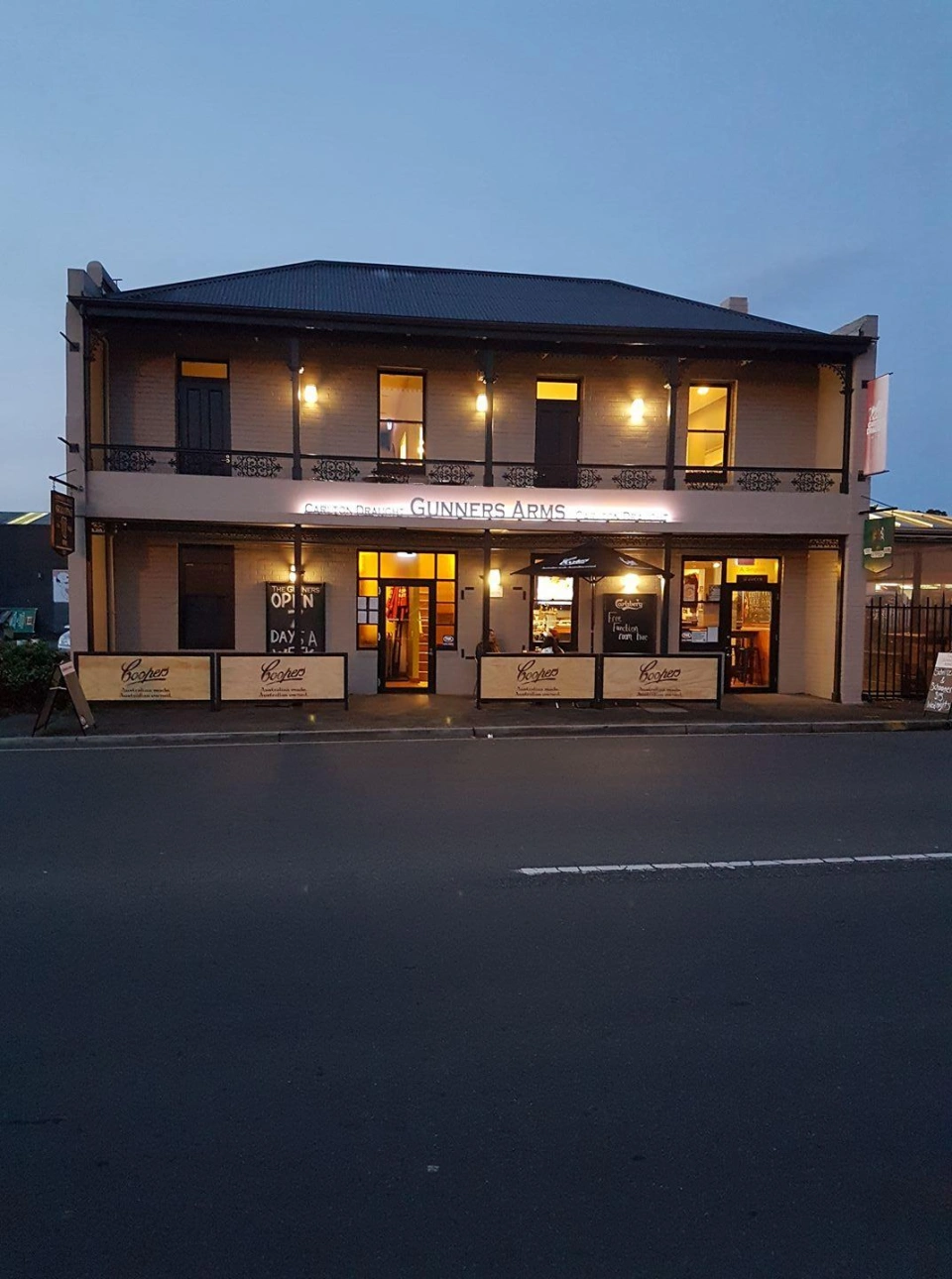 Gunnersarms1