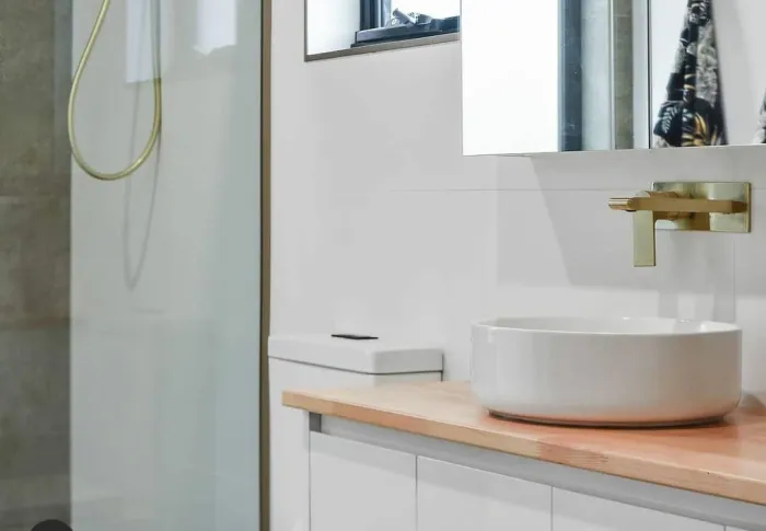 Harpers Bathroom FB 22 10 001