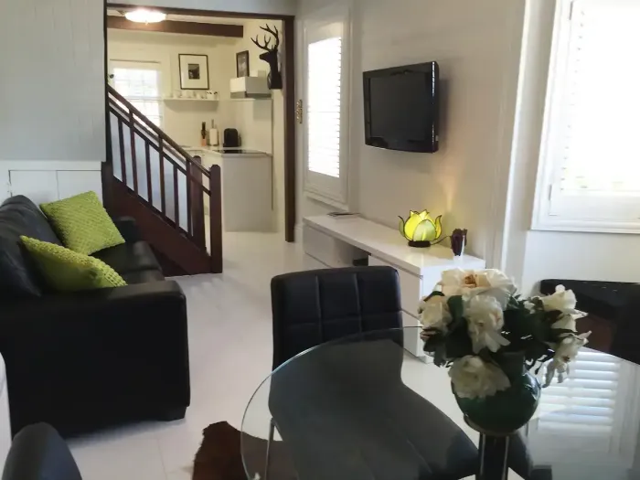 Maggies On York Airbnb 23 06 001