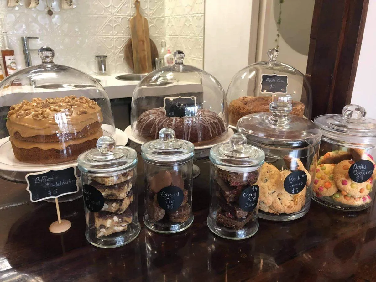 Oak tree cafe