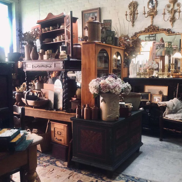 Red Fox Antiques FB 21 04 001