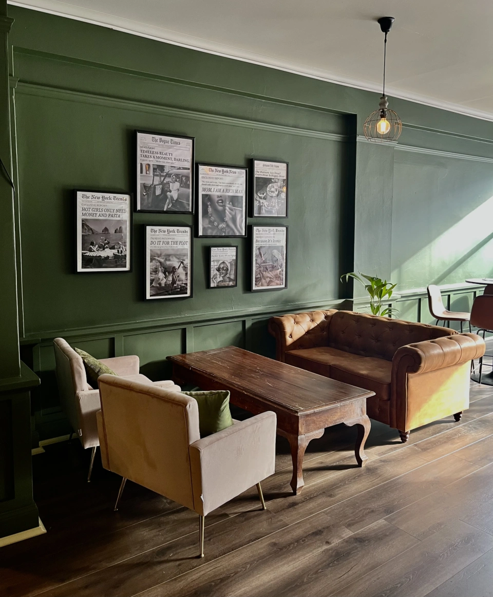 Martinis Cocktail Lounge 4