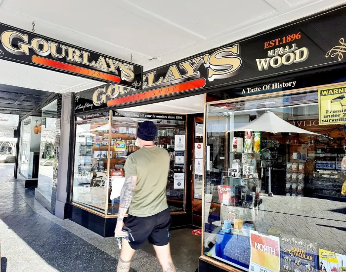 Gourlayssweetshop KA 22 01 005