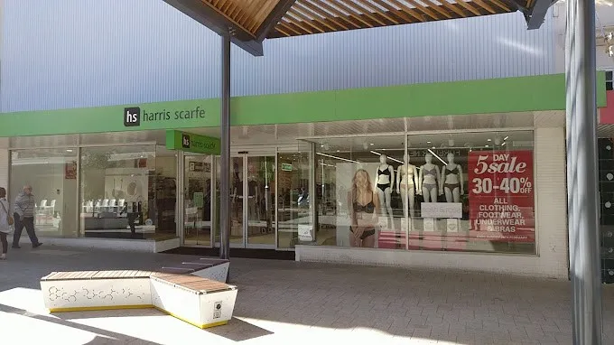 Harrisscarfe AE 19 01 001