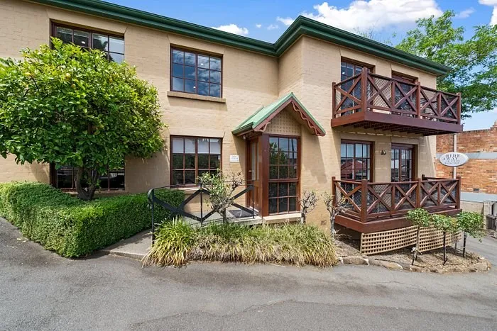 Hideaway On George web 23 05 002