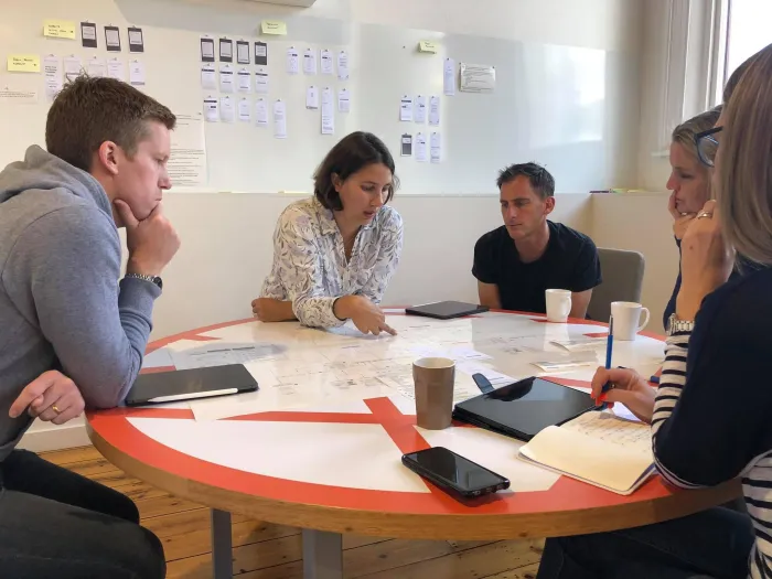 Round Table Studio FB 19 04 001