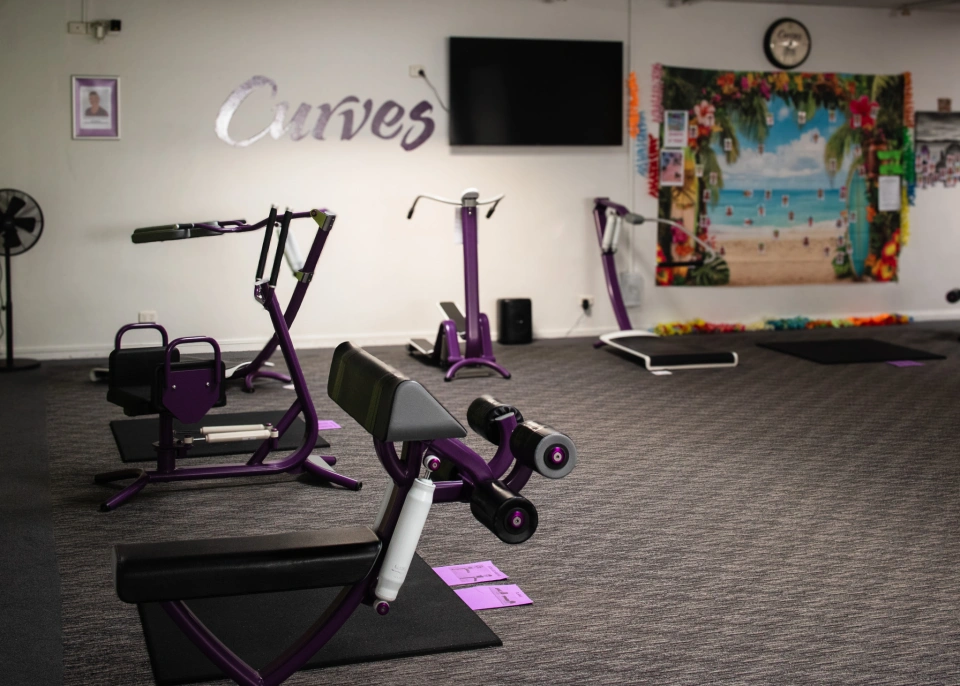 Launnie Longstanders 2025 Curves1