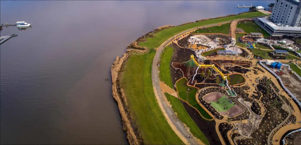 Riverbend Park 970px below 500kb